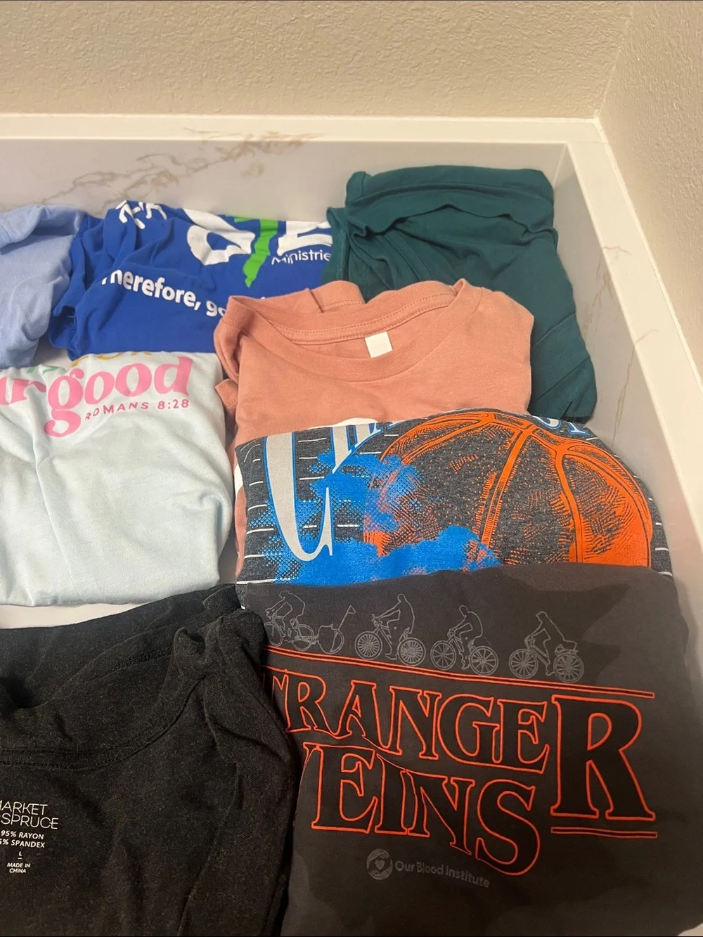 12 Unisex Size L Graphic T-Shirt Pack - Assorted Colors